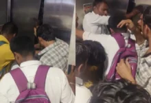 Photo of कानपुर सेंट्रल स्टेशन की लिफ्ट में फंसे 18 यात्री, ओवरलोडिंग से 17 मिनट तक मची अफरा-तफरी