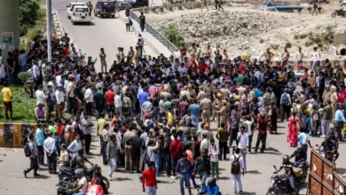 Photo of नोएडा में श्रमिकों का उग्र प्रदर्शन जारी, दूसरे दिन भी पथराव, कई पुलिसकर्मी घायल, हालात तनावपूर्ण