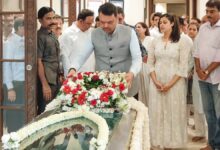 Photo of आशा भोसले का अंतिम सफर आज, शाम 4 बजे होगा अंतिम संस्कार, तिरंगे में लपेटकर दी गई श्रद्धांजलि