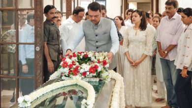 Photo of आशा भोसले का अंतिम सफर आज, शाम 4 बजे होगा अंतिम संस्कार, तिरंगे में लपेटकर दी गई श्रद्धांजलि