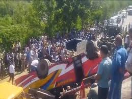 Photo of जम्मू के उधमपुर में पहाड़ से गिरी यात्रियों से भरी बस, 22 लोगों की मौत, कई गंभीर रूप से घायल