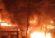 Photo of कानपुर में शॉर्ट सर्किट से दो जगह भीषण आग, एक युवक की मौत, कई दुकानें और मकान राख