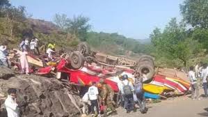 Photo of उधमपुर में दर्दनाक बस हादसा: 15 लोगों की मौत, कई घायल, राहत-बचाव जारी