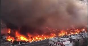 Photo of लखनऊ के विकासनगर में भीषण आग, 200 से ज्यादा झोपड़ियां खाक, सिलेंडर धमाकों से दहला इलाका