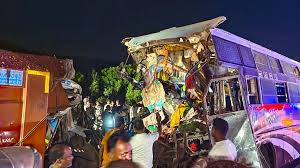 Photo of ओडिशा में भीषण सड़क हादसा: बस-ट्रक की टक्कर में 4 की मौत, 12 से ज्यादा घायल