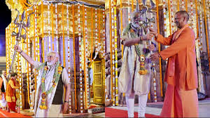 Photo of वाराणसी में पीएम मोदी का भव्य स्वागत, काशी विश्वनाथ में पूजा के बाद मेगा रोड शो