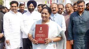 Photo of दिल्ली सरकार ने 33 अधिकारियों के बड़े पैमाने पर ट्रांसफर किए, प्रशांत गोयल और नरेंद्र कुमार को अहम जिम्मेदारी