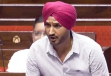 Photo of पंजाब सरकार ने हरभजन सिंह से वापस ली Z+ सिक्योरिटी, जालंधर आवास से हटाए गए सभी सुरक्षाकर्मी