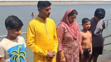 Photo of हरिद्वार में मुस्लिम परिवार का धर्म परिवर्तन, पति-पत्नी और तीन बच्चों ने अपनाया हिंदू धर्म