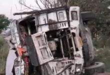 Photo of हापुड़ में भीषण सड़क हादसा: बारातियों से भरी बस और ट्रक की टक्कर में 6 की मौत, कई घायल