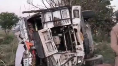 Photo of हापुड़ में भीषण सड़क हादसा: बारातियों से भरी बस और ट्रक की टक्कर में 6 की मौत, कई घायल