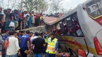 Photo of बांग्लादेश में बड़ा सड़क हादसा: मजदूरों से भरा ट्रक पलटा, 15 लोगों की मौत, 10 घायल