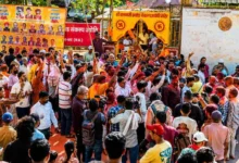 Photo of भोजशाला पर हाई कोर्ट के फैसले के बाद उमड़ी श्रद्धालुओं की भीड़, वाग्देवी मंदिर में शुरू हुई पूजा-अर्चना