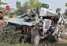 Photo of बाराबंकी में दर्दनाक सड़क हादसा, ट्रेलर से टकराई इनोवा, 4 श्रद्धालुओं की मौत, 3 गंभीर