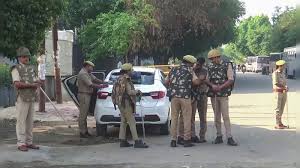 Photo of भोपाल में IPS अधिकारी की 17 वर्षीय बेटी ने की आत्महत्या, पुलिस जांच में जुटी