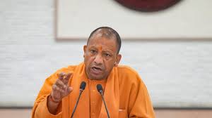 Photo of यूपी में अफसरों के लिए नया फरमान, सांसद-विधायकों का खड़े होकर करना होगा स्वागत