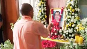 Photo of प्रतीक यादव की तेरहवीं में पहुंचे CM योगी, एक मंच पर दिखा मुलायम परिवार