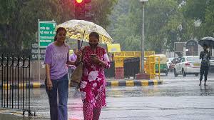 Photo of दिल्ली-एनसीआर में बदला मौसम, बारिश और तेज हवाओं से भीषण गर्मी से मिली राहत