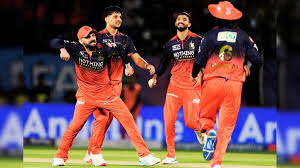 Photo of गुजरात टाइटंस को रौंदकर फाइनल में पहुंची RCB, खिताब से सिर्फ एक कदम दूर