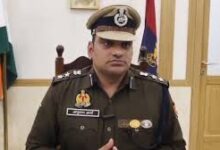 Photo of बरेली में SSP अनुराग आर्य का बड़ा एक्शन, थर्ड डिग्री, लापरवाही और सोशल मीडिया उल्लंघन में 3 पुलिसकर्मियों पर गिरी गाज