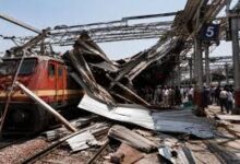 Photo of लखनऊ चारबाग रेलवे स्टेशन पर बड़ा हादसा, प्लेटफॉर्म नंबर-5 पर टिन शेड गिरा,3 लोग घायल