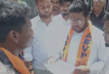 Photo of कानपुर के स्कूल में तिलक लगाकर पहुंचे छात्र की पिटाई, हंगामे के बाद टीचर बर्खास्त