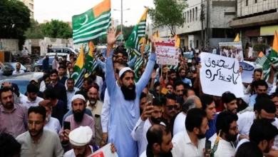 Photo of PoK में हिंसा भड़की: प्रदर्शनकारियों और सुरक्षा बलों की झड़प में 30 से अधिक मौतें, 200 घायल