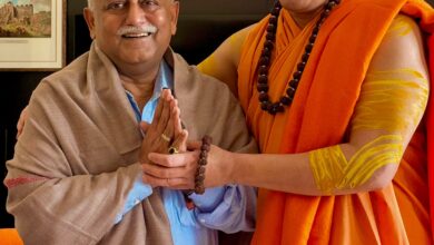 Photo of पूज्य स्वामी कैलाशानंद गिरि महाराज के सान्निध्य में पहुंचे अवनीश अवस्थी, लिया आशीर्वाद