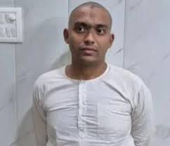 Photo of IIT पासआउट ‘फर्जी बाबा’ गिरफ्तार: कृष्ण अवतार बताकर युवतियों का करता था ब्रेनवॉश, दुष्कर्म और ब्लैकमेलिंग के आरोप