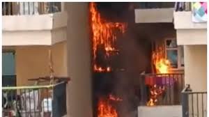 Photo of नोएडा की पॉश सोसाइटी में भीषण आग, 12वीं मंजिल के फ्लैट में उठीं ऊंची लपटें, PG में भी आग लगने से हड़कंप
