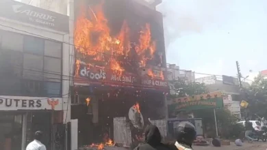 Photo of लखनऊ कोचिंग सेंटर अग्निकांड: मृतकों की संख्या बढ़कर हुई 14, CM योगी ने रद्द किए सभी दौरे