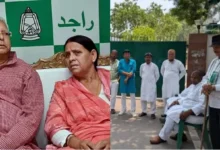 Photo of राबड़ी देवी–लालू यादव की सुरक्षा कटौती पर सियासी घमासान, आवास के बाहर डटे RJD कार्यकर्ता