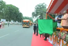 Photo of जेवर एयरपोर्ट कनेक्टिविटी को नई उड़ान: सीएम योगी ने 45 इलेक्ट्रिक बसों को दिखाई हरी झंडी