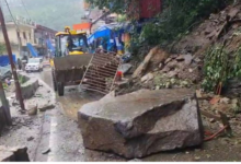 Photo of उत्तराखंड में भारी बारिश का असर, चारधाम यात्रा अस्थायी रूप से रोकी गई; 11 जिलों में 12वीं तक के स्कूल बंद