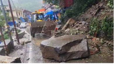 Photo of उत्तराखंड में भारी बारिश का असर, चारधाम यात्रा अस्थायी रूप से रोकी गई; 11 जिलों में 12वीं तक के स्कूल बंद