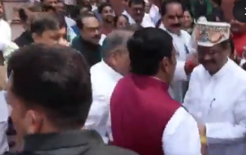 Photo of इस्तीफे के बाद पहली बार संसद पहुंचे धर्मेंद्र प्रधान, NDA सांसदों ने किया स्वागत, विपक्ष ने लगाए नारे