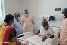 Photo of ​महंत नृत्य गोपाल दास महाराज से मिलने मेदांता पहुंचे अवनीश और मालिनी अवस्थी, जाना कुशलक्षेम