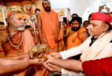 Photo of लखनऊ में शंकराचार्य से अखिलेश की मुलाकात, आधे घंटे चली अहम बातचीत