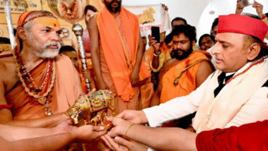 Photo of लखनऊ में शंकराचार्य से अखिलेश की मुलाकात, आधे घंटे चली अहम बातचीत