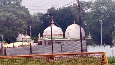 Photo of धार भोजशाला केस: सुप्रीम कोर्ट में मुस्लिम पक्ष की दलील- ‘800 साल पुरानी मस्जिद में नमाज रुकवाई गई’, CJI ने संयम बरतने की दी सलाह