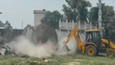 Photo of संभल में अवैध कब्जों पर बुलडोजर एक्शन, ईदगाह, मस्जिद, मीनारें और मकान ध्वस्त,10.5 बीघा जमीन कब्जामुक्त