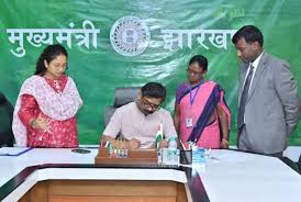 Photo of झारखंड में मतदाता सूची पुनरीक्षण अभियान: सीएम हेमंत सोरेन ने खुद भरा एन्यूमरेशन फॉर्म, लोगों से की यह अपील