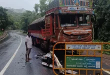 Photo of कर्नाटक में भीषण सड़क हादसा: ट्रक-क्रूजर की आमने-सामने टक्कर में 6 की मौत, 3 गंभीर घायल
