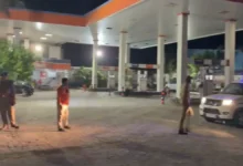 Photo of महोबा में युवक पर कुल्हाड़ी से जानलेवा हमला, दोनों हाथ लगभग कटे, बीजेपी नेता समेत कई लोगों पर आरोप