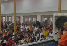 Photo of देश का सबसे बड़ा गुरु दीक्षा महोत्सव: आचार्य महामंडलेश्वर स्वामी कैलाशानंद गिरी जी महाराज के सान्निध्य में हजारों श्रद्धालुओं ने ग्रहण की गुरु दीक्षा