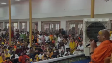 Photo of देश का सबसे बड़ा गुरु दीक्षा महोत्सव: आचार्य महामंडलेश्वर स्वामी कैलाशानंद गिरी जी महाराज के सान्निध्य में हजारों श्रद्धालुओं ने ग्रहण की गुरु दीक्षा