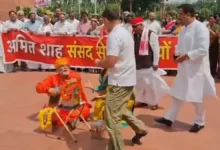 Photo of राम मंदिर के कथित चढ़ावा चोरी मामले पर संसद के बाहर विपक्ष का प्रदर्शन, साधु के वेश में पहुंचे पप्पू यादव