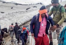 Photo of भारी बारिश से फिर थमी अमरनाथ यात्रा, NH-44 बंद होने से जम्मू से नहीं रवाना हुआ नया जत्था