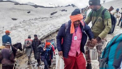 Photo of भारी बारिश से फिर थमी अमरनाथ यात्रा, NH-44 बंद होने से जम्मू से नहीं रवाना हुआ नया जत्था