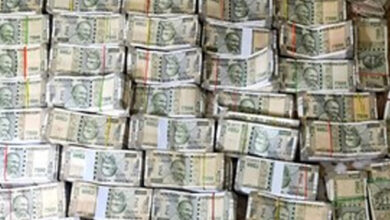 Photo of बेंगलुरु में कार से मिले 9 करोड़ रुपये कैश, 500 के नोटों से भरा था सूटकेस, दो हिरासत में
